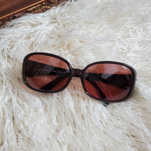 Fendi Logo Sunglasses - Picture 5 of 6